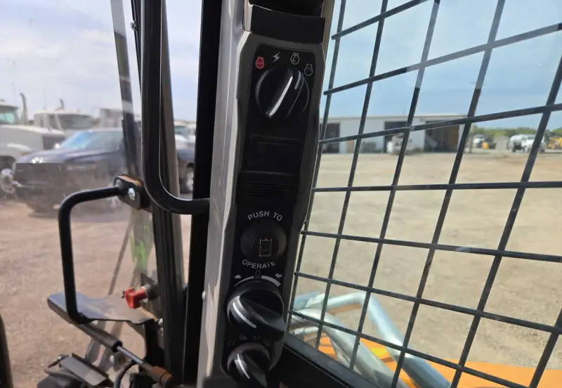 2023 Case TV450B photo 41