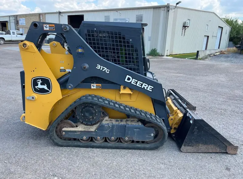 2022 John Deere 317G photo 6