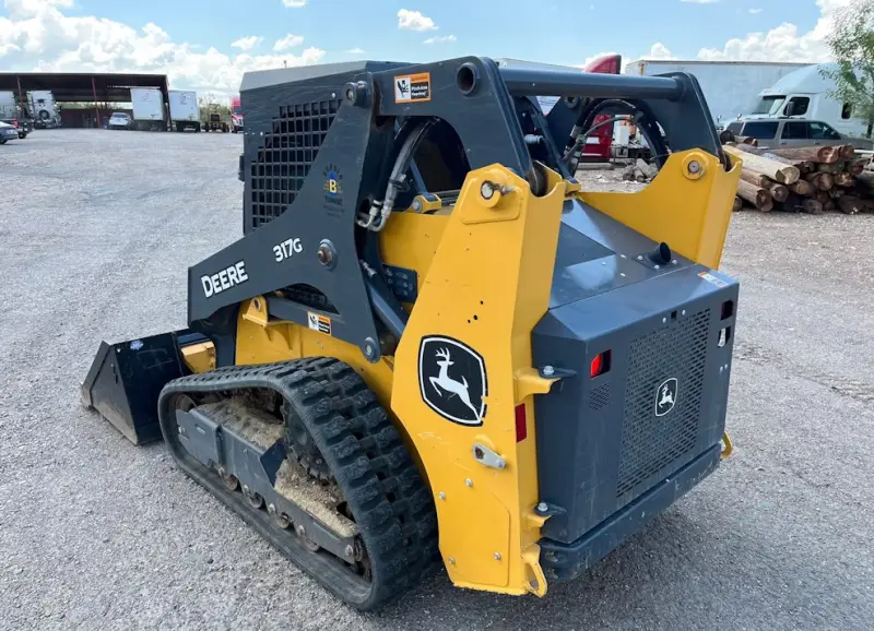 2022 John Deere 317G photo 2