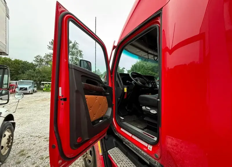 2023 Kenworth T680 photo 13