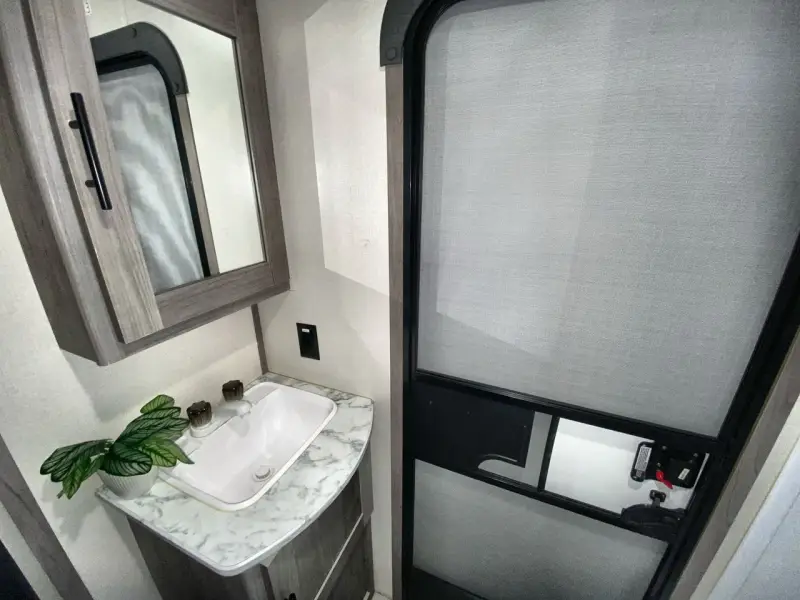 2022 Dutchmen Coleman Lantern 263BH photo 21