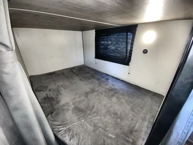 2022 Dutchmen Coleman Lantern 263BH photo 24