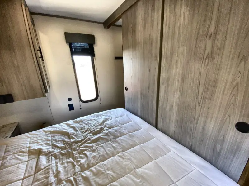 2022 Dutchmen Coleman Lantern 263BH photo 11