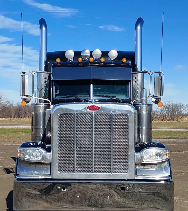 2022 Peterbilt 389 photo 2