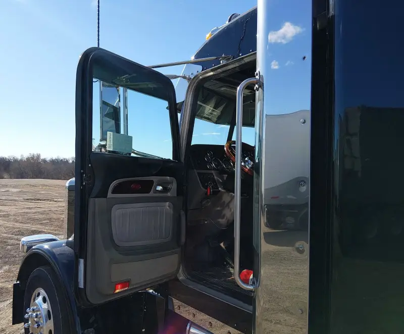 2022 Peterbilt 389 photo 42