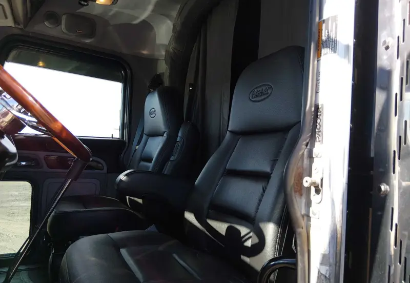 2022 Peterbilt 389 photo 46