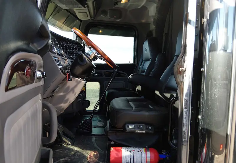 2022 Peterbilt 389 photo 45