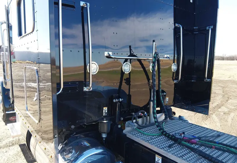 2022 Peterbilt 389 photo 10