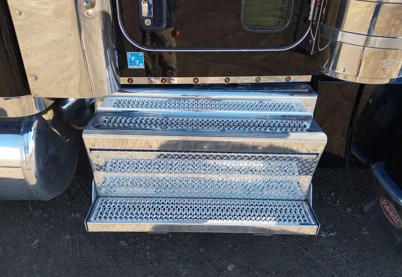 2022 Peterbilt 389 photo 16