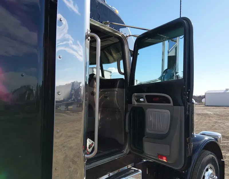 2022 Peterbilt 389 photo 68