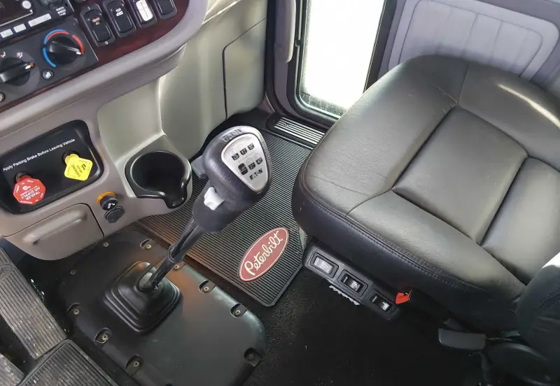 2022 Peterbilt 389 photo 56