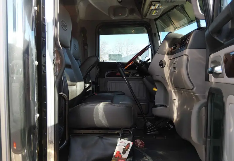 2022 Peterbilt 389 photo 70